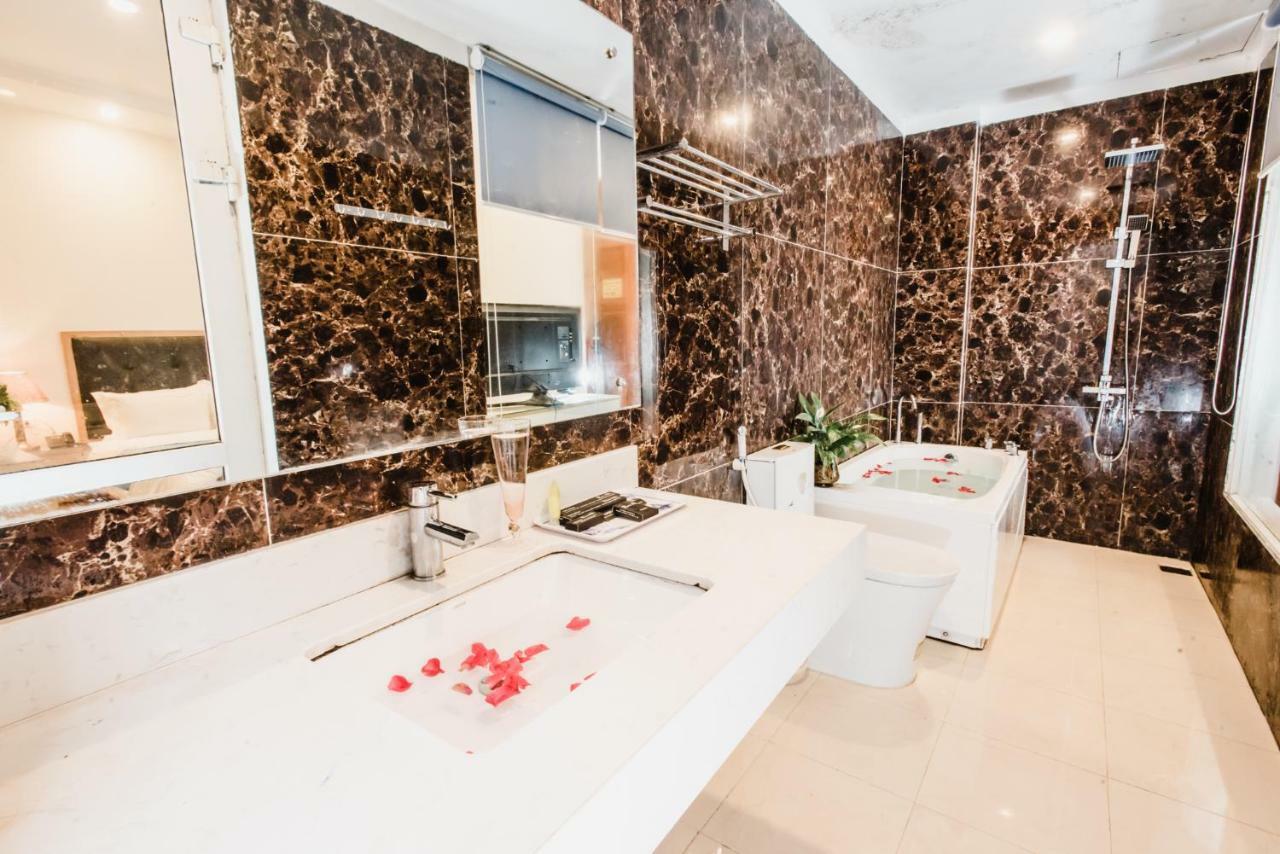 Hotel Royal Van Lung Екстер'єр фото